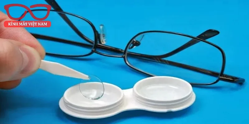 Kinh nghiệm chọn kính áp tròng phù hợp với mắt